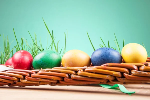 Easter colored eggs and Easter Caroling — Stock Photo, Image