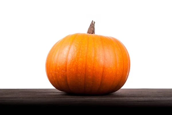 Abóbora de Halloween em um fundo branco — Fotografia de Stock