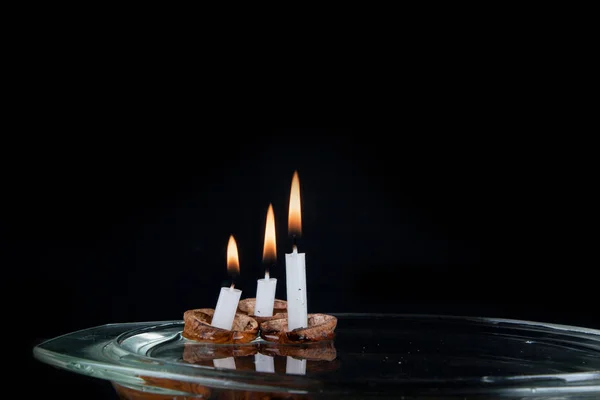 Candele Natale Guscio Noce Sulla Superficie Dell Acqua — Foto Stock