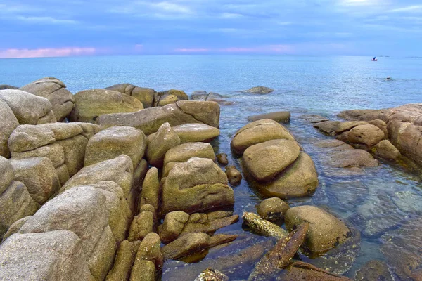 Hermoso Cielo Atardecer Con Olas Del Océano Yrocky — Foto de Stock