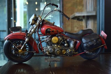  Motosiklet modelleri antikalar ve bugünlerde sergileniyor ama ne zaman baksanız, eski günleri hatırlamasını sağlayın.