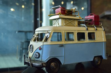 Araba modelleri antika, ve bu gün görüntülemek içindir. Ama ne zaman baksan eski günleri çocuk gibi düşünsin.