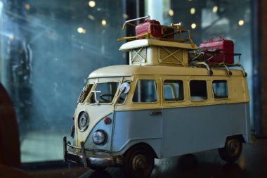 Araba modelleri antika, ve bu gün görüntülemek içindir. Ama ne zaman baksan eski günleri çocuk gibi düşünsin.