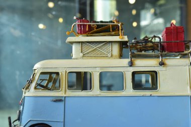 Araba modelleri antika, ve bu gün görüntülemek içindir. Ama ne zaman baksan eski günleri çocuk gibi düşünsin.