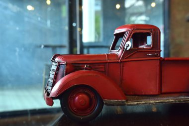 Araba modelleri antika, ve bu gün görüntülemek içindir. Ama ne zaman baksan eski günleri çocuk gibi düşünsin.