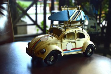 Araba modelleri antika, ve bu gün görüntülemek içindir. Ama ne zaman baksan eski günleri çocuk gibi düşünsin.