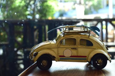 Araba modelleri antika, ve bu gün görüntülemek içindir. Ama ne zaman baksan eski günleri çocuk gibi düşünsin.