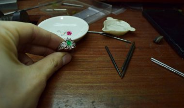 Elmas mücevherler renk yüzüğü, lüks alyans, pahalı.