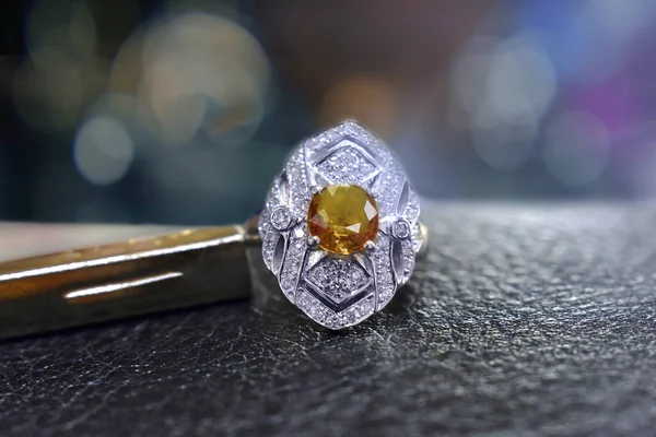 Anel Diamante Gemas Collor Anel Casamento Luxo Caro — Fotografia de Stock