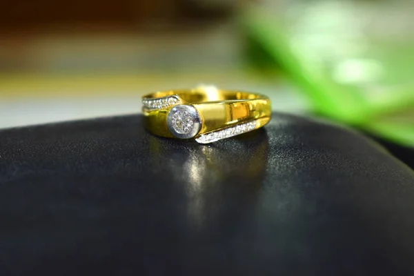 Diamond Gems Collor Ring Luxury Wedding Ring Expensive — Stock Photo, Image