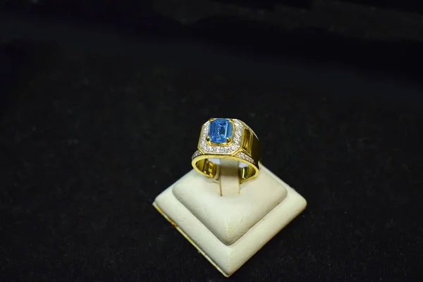 Gyémánt Ékkő Kollektor Gyűrű Luxus Jegygyűrű Drága — Stock Fotó