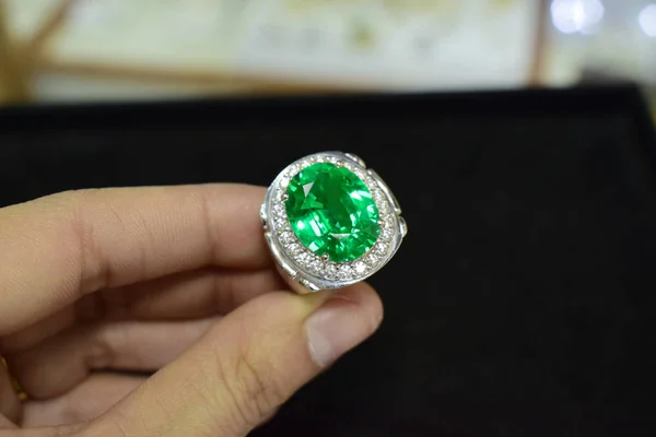 Diamond Gems Collor Ring Luxury Wedding Ring Expensive — Stock Photo, Image