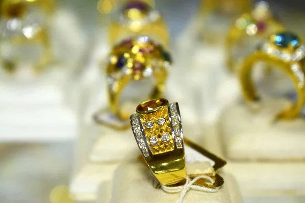 Anello Diamanti Fede Nuziale Lusso Costoso — Foto Stock