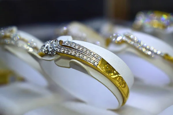 Elmas yüzük, lüks nikah yüzüğü, pahalı.