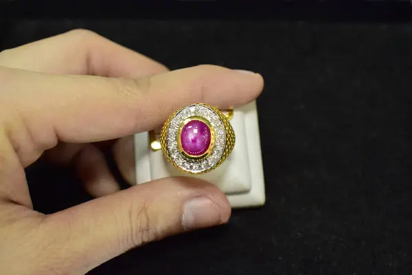 Gyémánt Gyűrű Luxus Jegygyűrű Drága — Stock Fotó