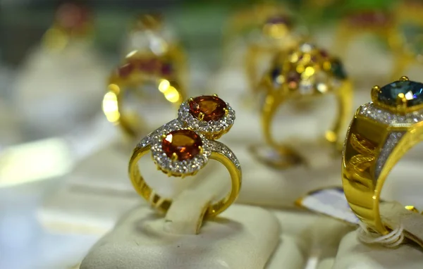 Diamantový Prsten Luxusní Snubní Prsten Drahý — Stock fotografie