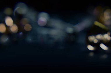 Elmaslar değerli, pahalı ve nadirdir. Mücevher yapmak için.