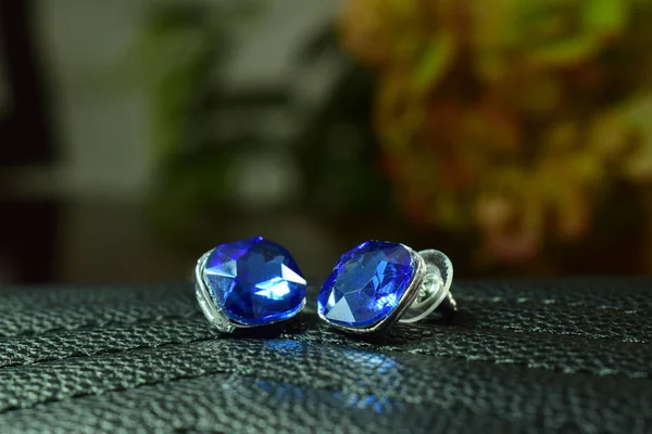 Earringsset Dengan Permata Biru Yang Indah — Stok Foto