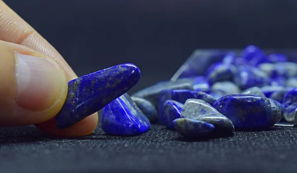 Lapis Lazuli çok güzel mavi bir taş.