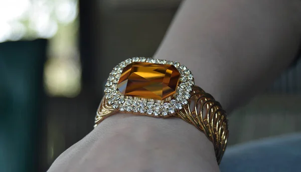 ダイヤモンドリング 豪華な結婚指輪 高価な — ストック写真