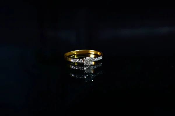 Διαμαντένιο Δαχτυλίδι Πολυτελές Δαχτυλίδι Γάμου Ακριβό — Φωτογραφία Αρχείου