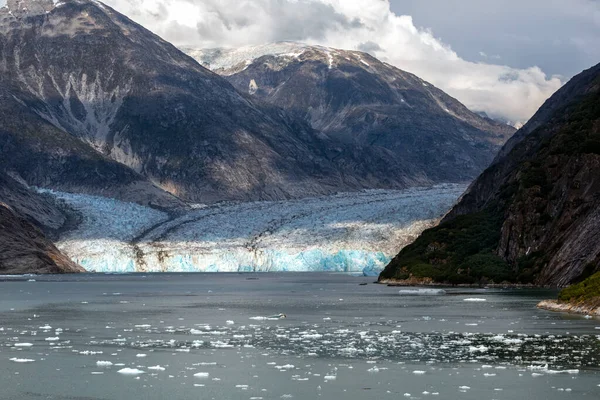 Bela Vista Glaciar Dawes Com Montanhas Cobertas Neve Perto Juneau — Fotografia de Stock