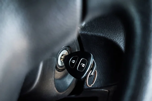 Car keys in the keyhole are ready to be driven. — Stock Photo, Image