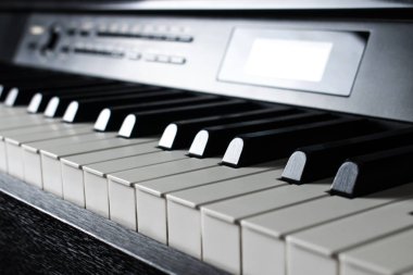 Kapalı siyah piyano tuşları.