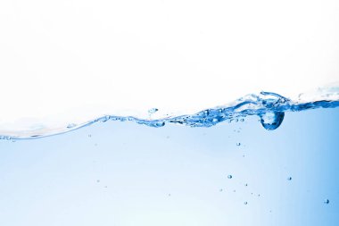 İçme suyunda mavi su dalgaları ve kabarcıklar. Terk edilmiş bir köylü.