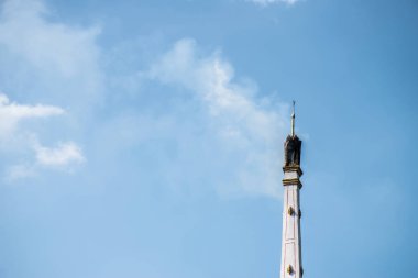 Tayland krematoryumlarının bacalarını gökyüzü ve cl ile kapatın.