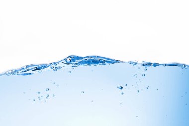 İzole edilmiş arkaplanı olan mavi su dalgası.