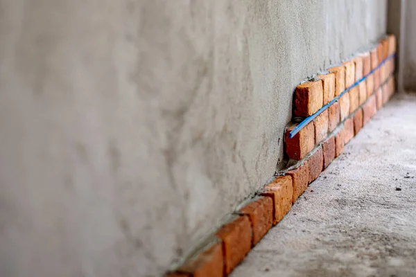 用橙色砖贴画建造水泥墙 复古风格 — 图库照片