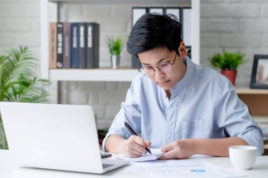 Gençler cidden evde çalışıyor..