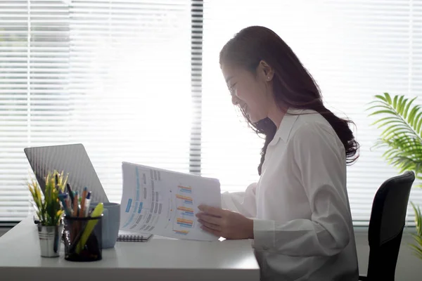 Mujeres Negocios Asiáticas Que Trabajan Oficinas Concepto Financiero Empresarial — Foto de Stock