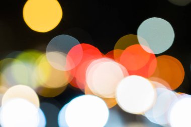 Sokakta yürüyen insanlar