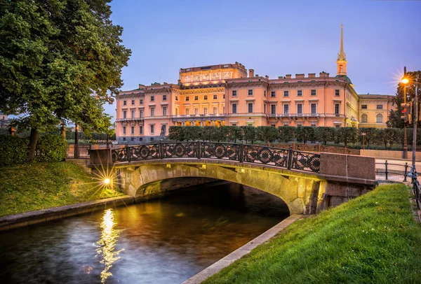 Evening at the Mikhailovsky Castle — Stock Photo, Image