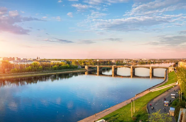 Hovering over the Volga River — Stock Photo, Image