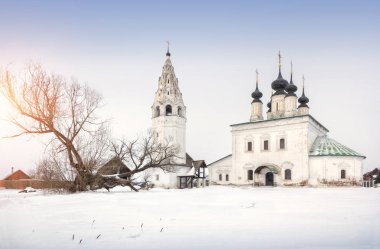 Yükseliş içinde Alexandrovsky manastır kilisesi