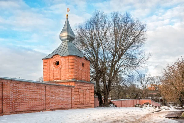 Цегла забірна башта — стокове фото