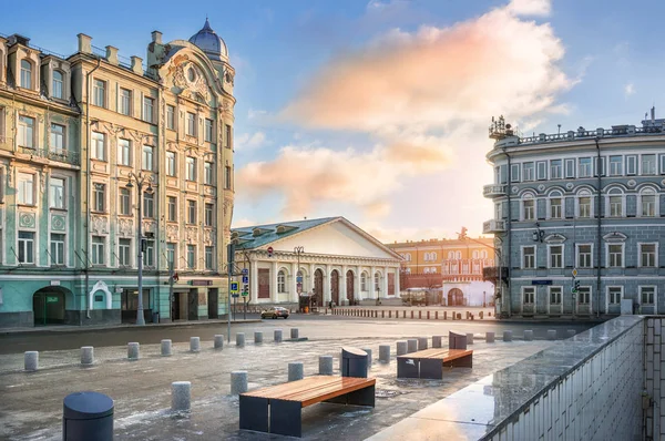 Старые дома возле Манежа в Москве — стоковое фото