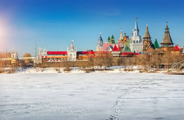 Tours colorées dans le Kremlin Izmailovo — Photo