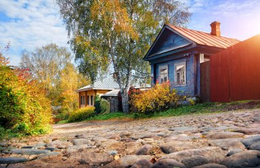 Sokakta ahşap evler