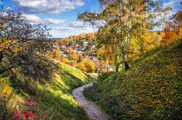 The path to the houses of Ples — Stock Photo, Image