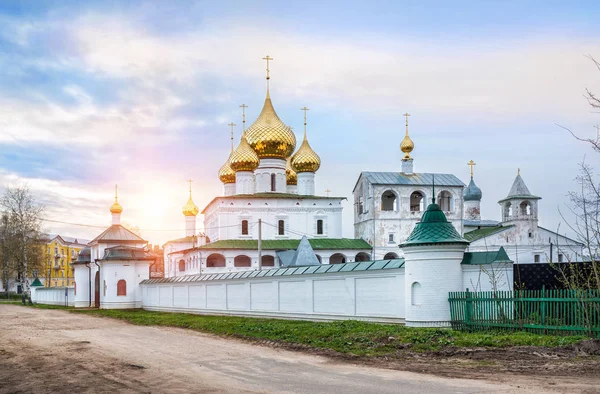 Vzkříšení klášter ve městě uglich — Stock fotografie