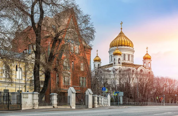 Будинок Pertsova та собору Христа Спасителя — стокове фото