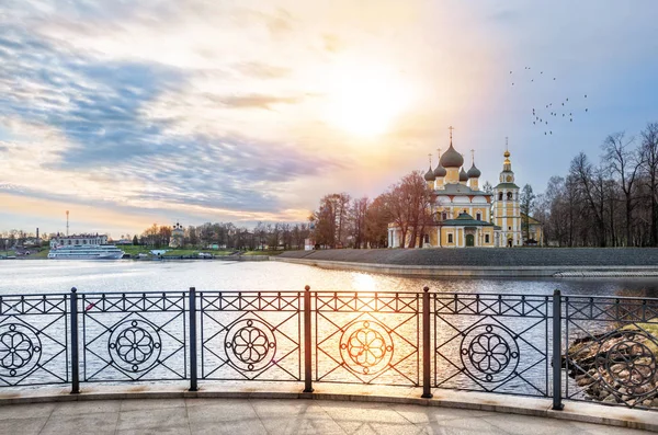 Cattedrale di Preobrazhensky sul fiume Volga — Foto Stock