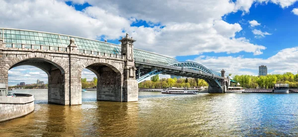 Pushkinsky most přes řeku Moskva — Stock fotografie