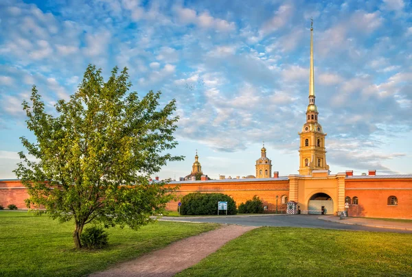 Захід сонця, світла над Петропавлівська фортеця — стокове фото