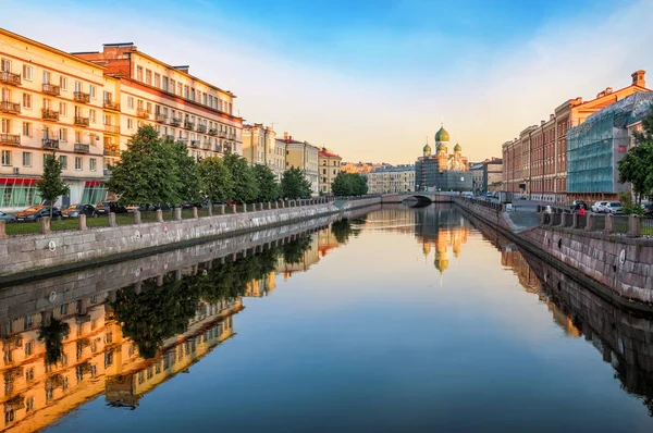 Isidor-Kirche am Griboedov-Kanal — Stockfoto