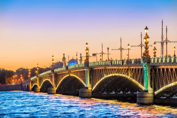 Ttroitsky Bridge i St. Petersburg — Stockfoto